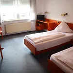 Szálloda Pension Zur Harburg 3*