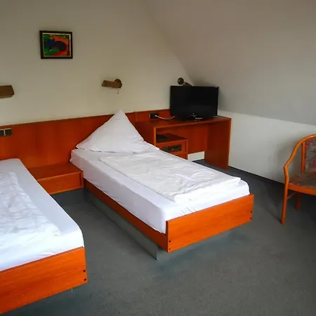 Otel Pension Zur Harburg 3*