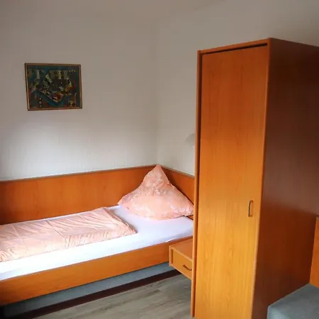 Pension Zur Harburg 3*