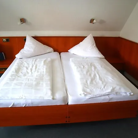 Pension Zur Harburg Otel