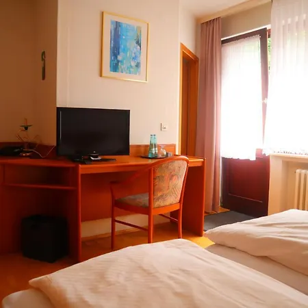 Pension Zur Harburg Otel Uslar