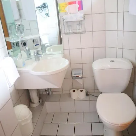 Pension Zur Harburg Otel