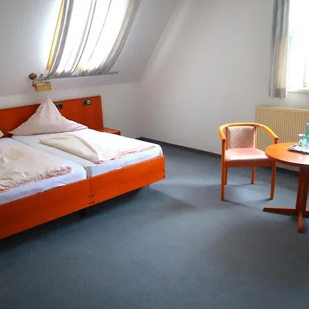 Pension Zur Harburg Otel Uslar
