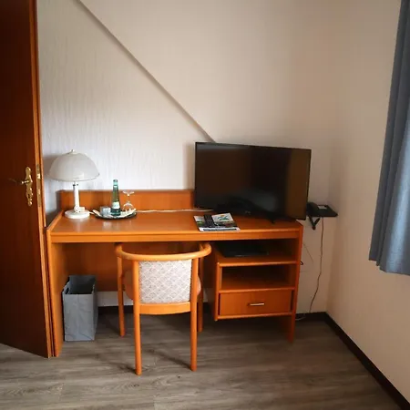 Pension Zur Harburg Otel Uslar