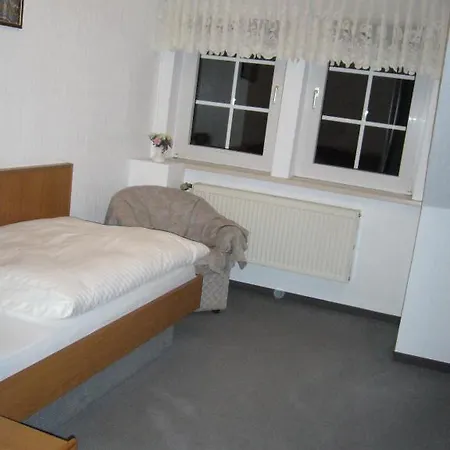 Pension Zur Harburg 3*