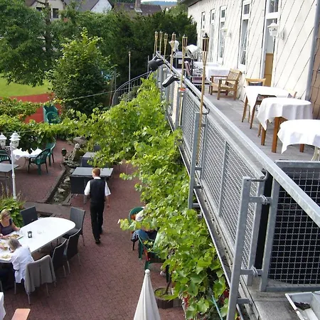 Otel Pension Zur Harburg Uslar