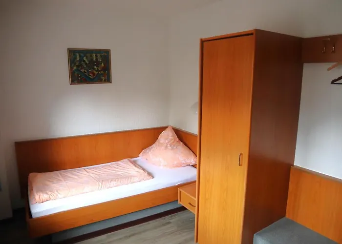 Pension Zur Harburg 3*