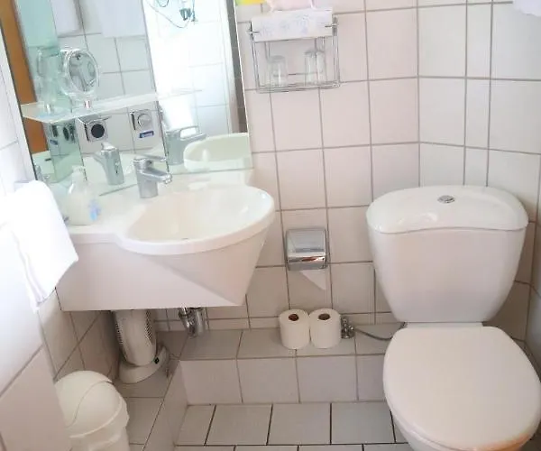 Pension Zur Harburg Otel