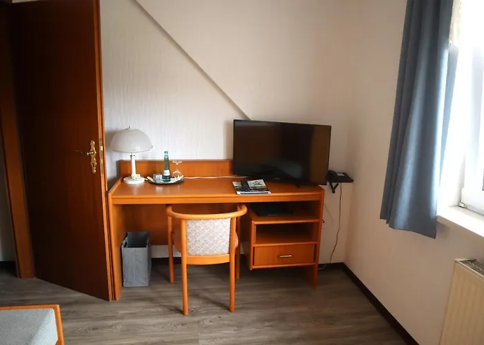 Pension Zur Harburg Otel Uslar