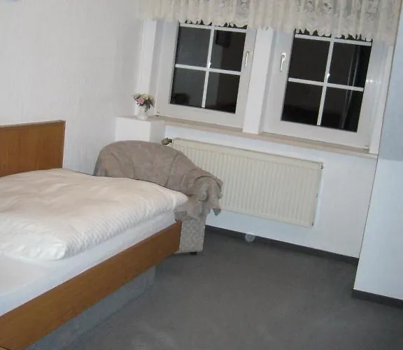 Pension Zur Harburg 3*